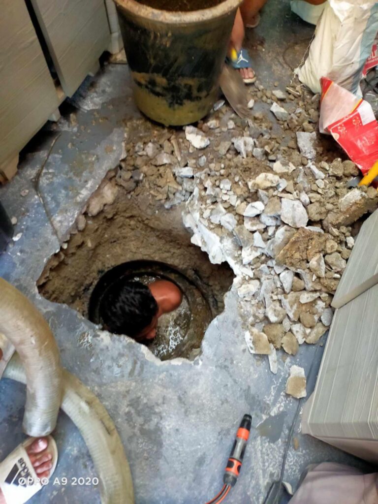 manual-septic-tank cleaning